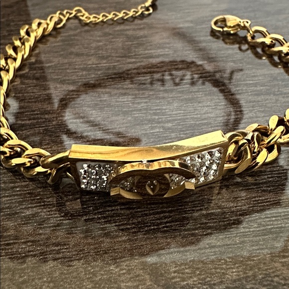 Gold Chain Bracelet with Crystal Detail - Picture 6 of 9